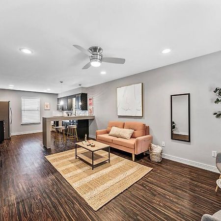 Luxe Condo In City Center Waco Esterno foto