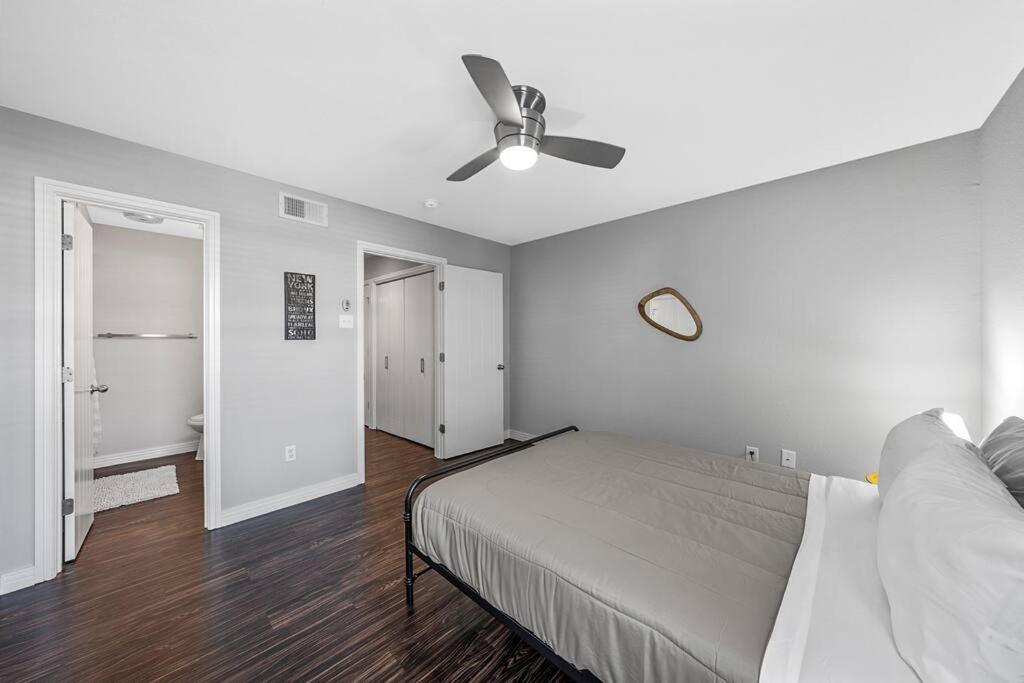 Luxe Condo In City Center Waco Esterno foto