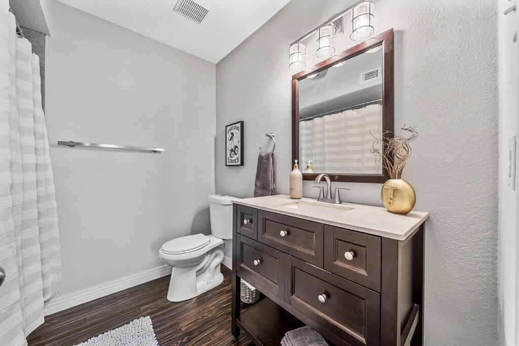 Luxe Condo In City Center Waco Esterno foto