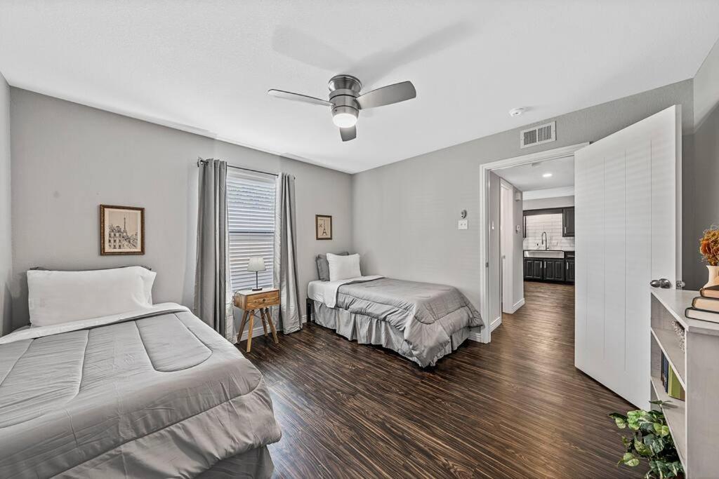 Luxe Condo In City Center Waco Esterno foto