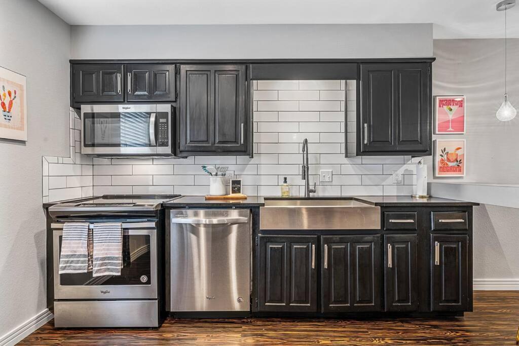 Luxe Condo In City Center Waco Esterno foto