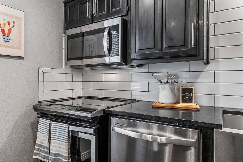Luxe Condo In City Center Waco Esterno foto