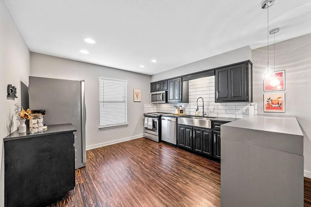 Luxe Condo In City Center Waco Esterno foto