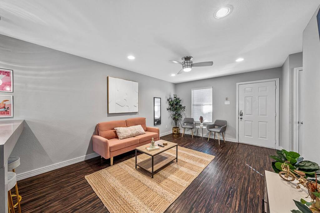 Luxe Condo In City Center Waco Esterno foto