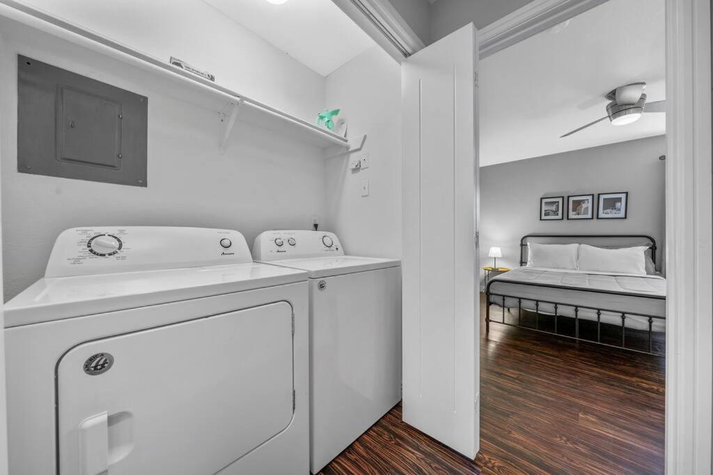 Luxe Condo In City Center Waco Esterno foto
